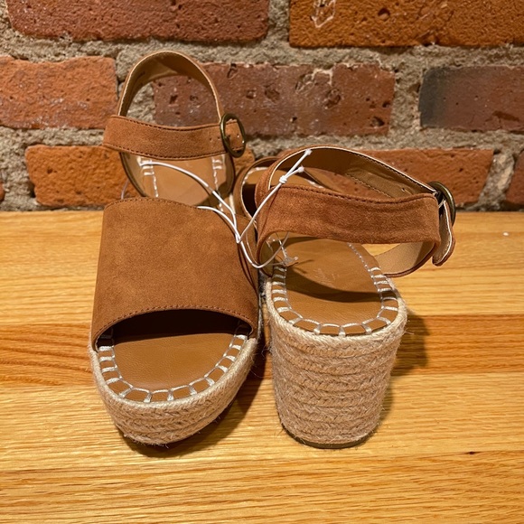 Universal Thread Platform Sandals - Picture 3 of 4